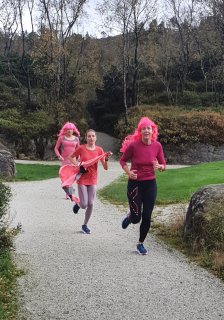 Nina Rutledal, Hannah Aurora Rutledal og Ronny Ingebrigtsen dei tre einaste som la i veg på 6 kilometers-løypa